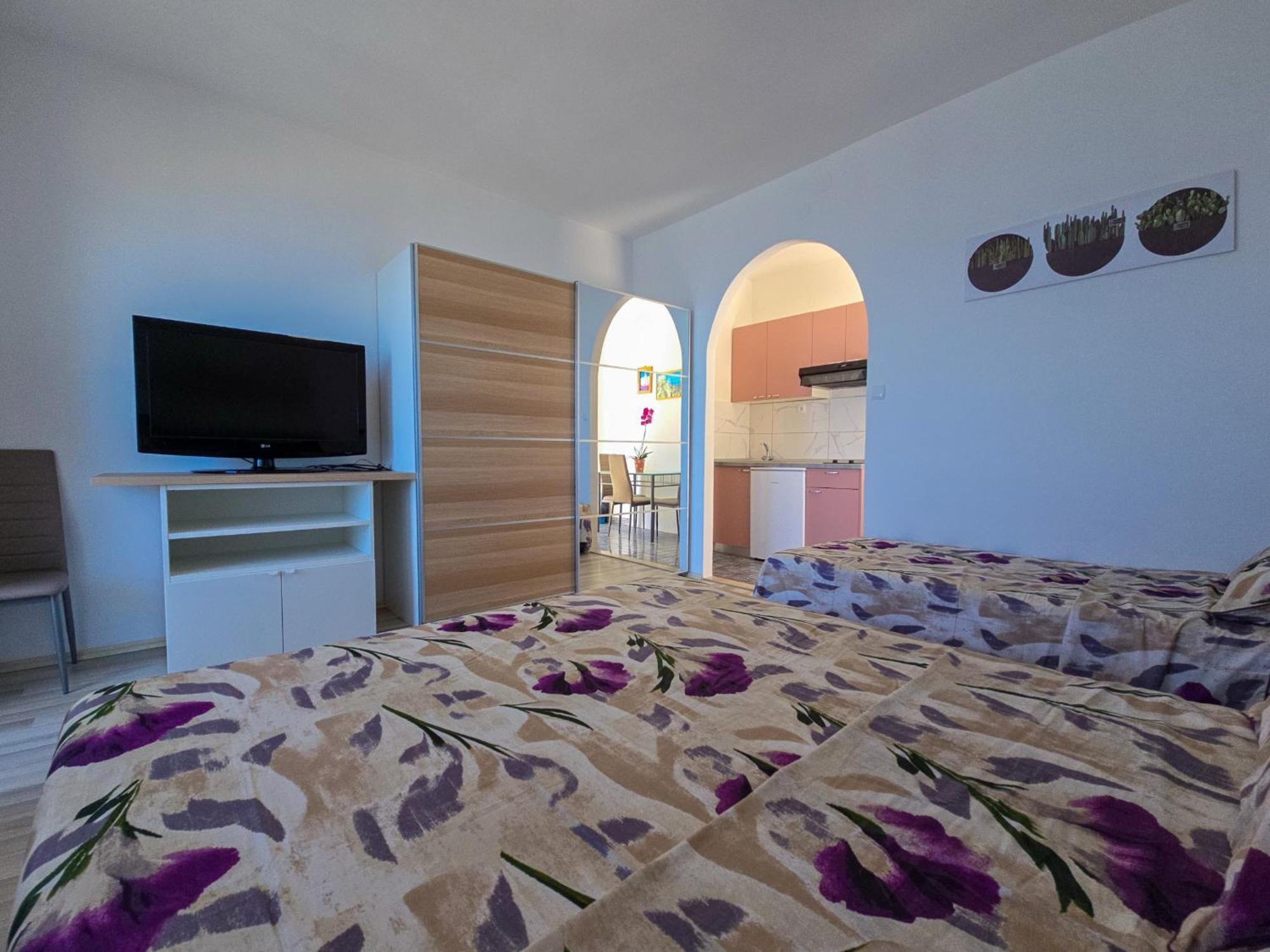 Apartments Neda Omiš Rom bilde