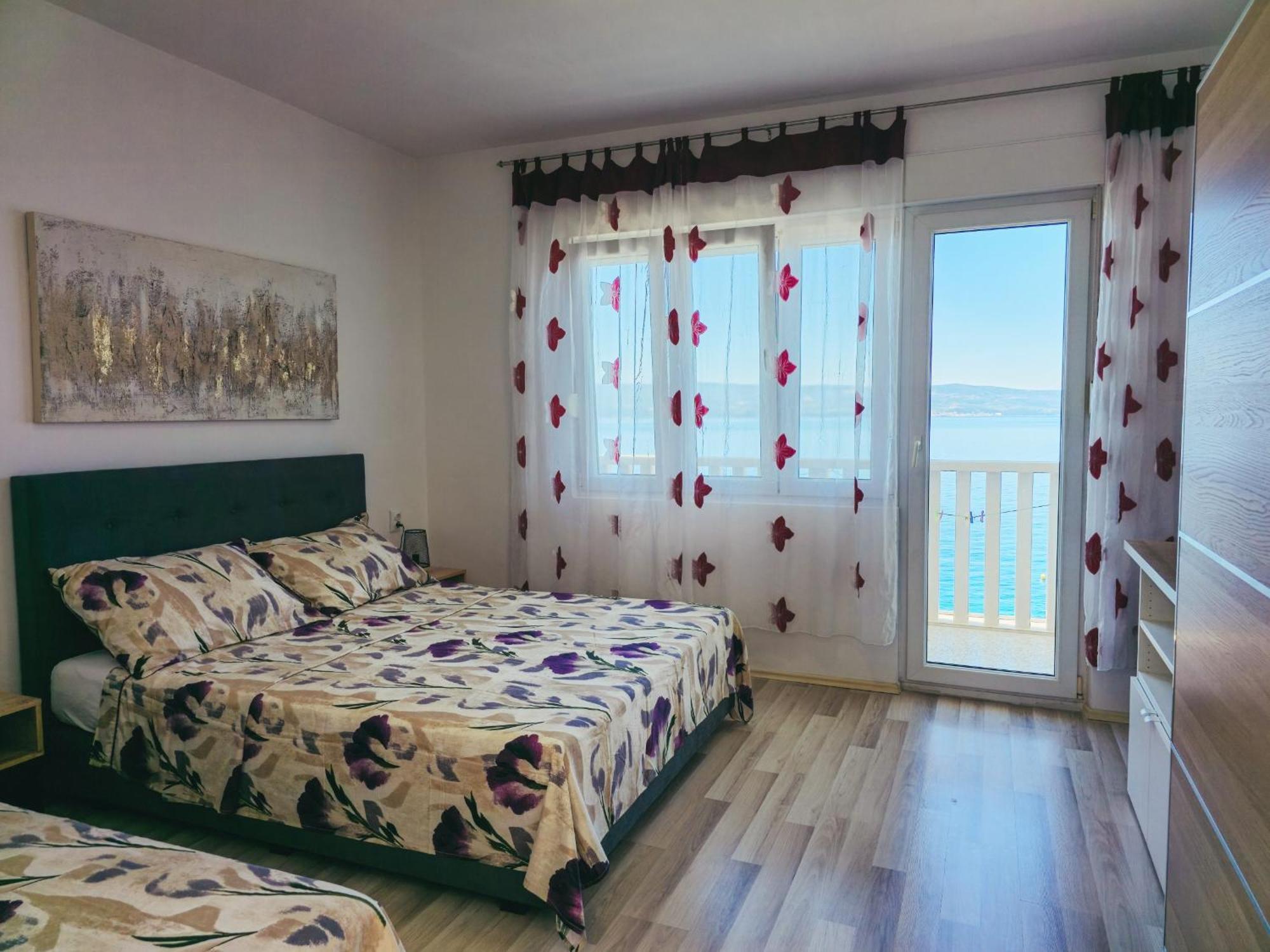 Apartments Neda Omiš Rom bilde