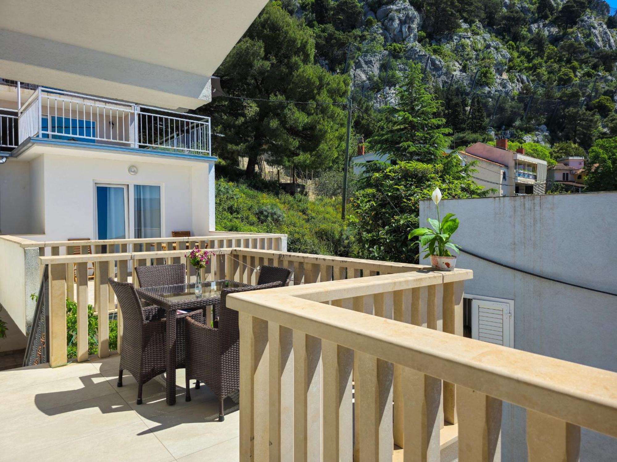 Apartments Neda Omiš Rom bilde